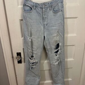 Baggy destroyed light wash jeans